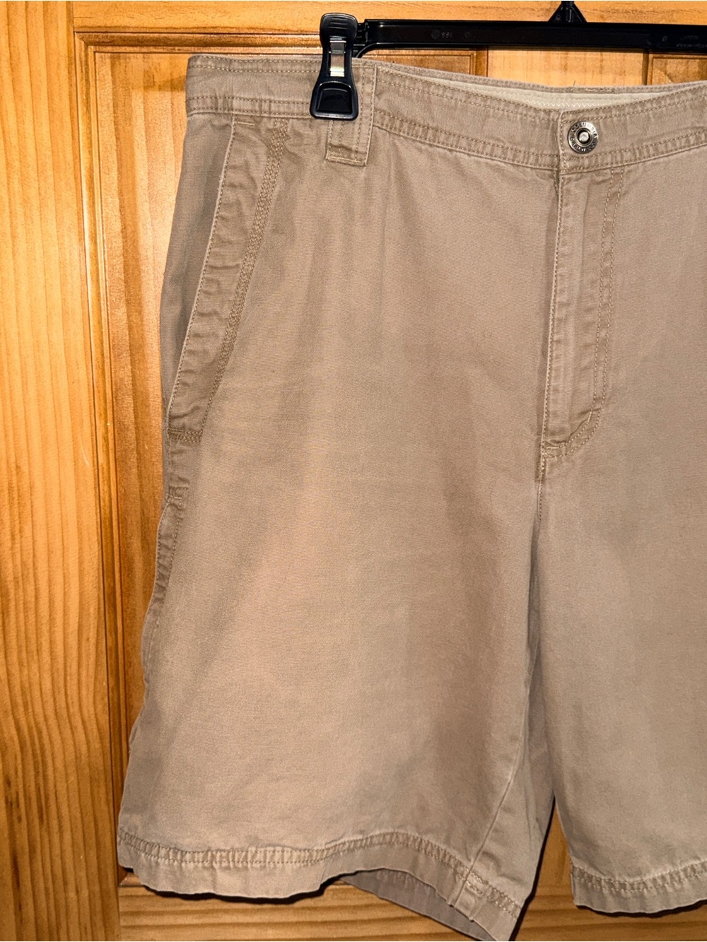 Columbia Men's Tan Flat-Front Outdoor Shorts with tech pockets - 36x9- GC - Picture 4 of 13